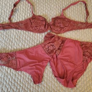 La Perla 32C purple lace bra & underwear set